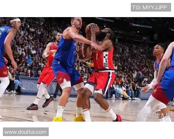 掘金与活塞激战在即球迷期待精彩对决与精彩表现 掘金与活塞激战在即球迷期待精彩对决与精彩表现