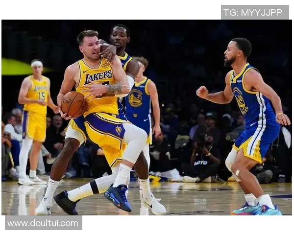 国王队对阵湖人队精彩视频直播全程回顾与赛后分析