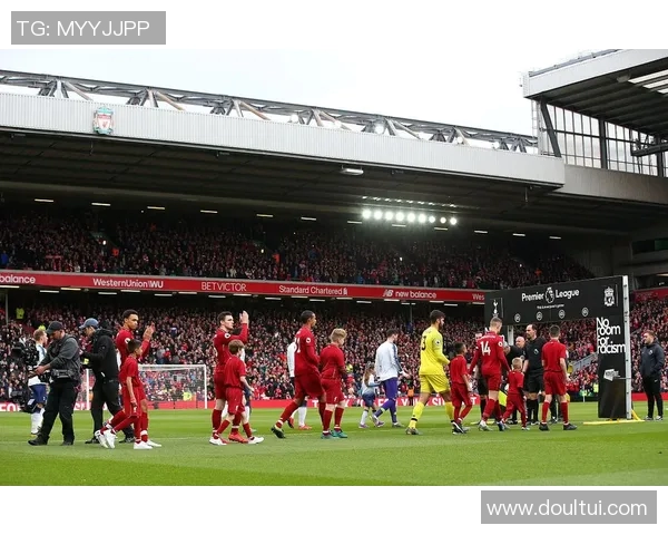 英超激战诺维奇主场迎战强敌利物浦争夺宝贵积分