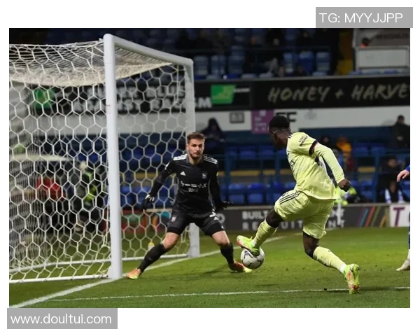 英格兰U21青年队迎战中国队展现年轻球员的实力与潜力